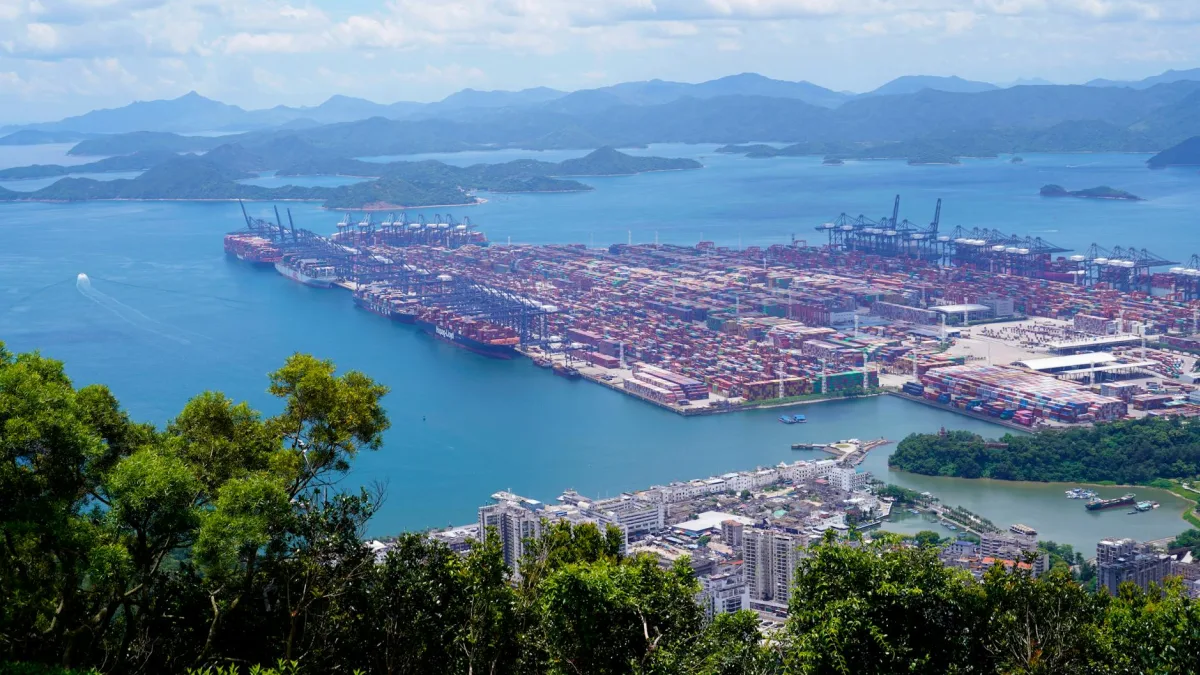 China Lowers GDP Growth Target Amid Holiday Spending and Export Demand