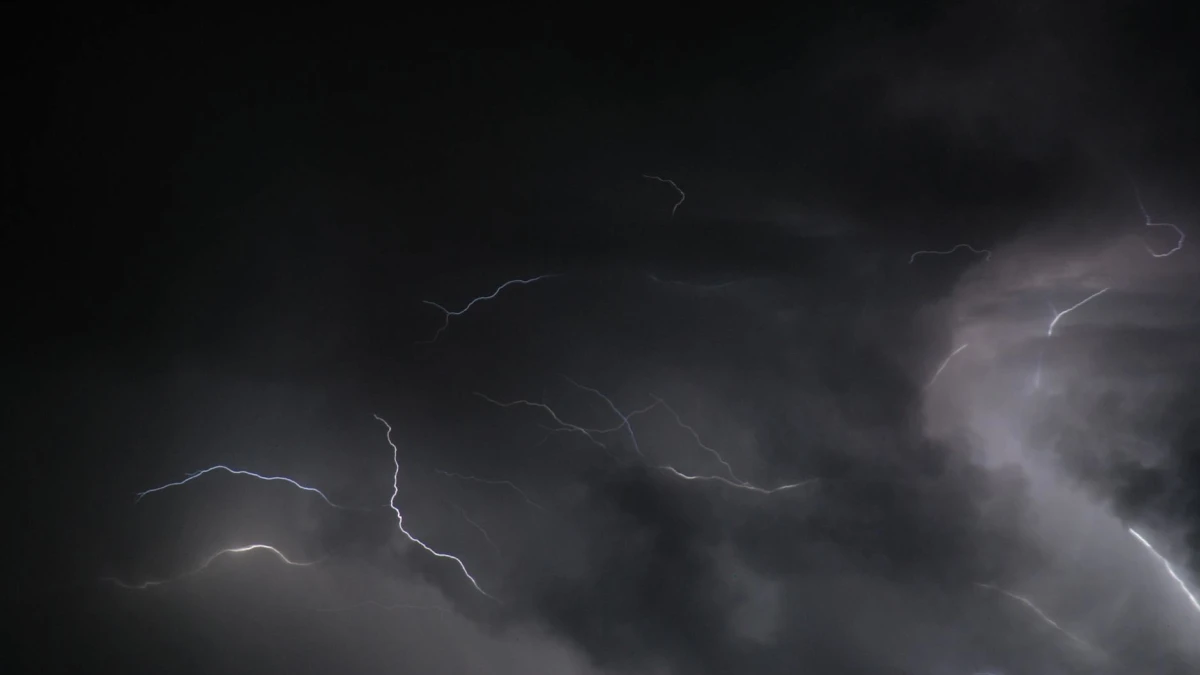 Severe US Winter Storms Lead to Widespread Flight Cancellations and Delays