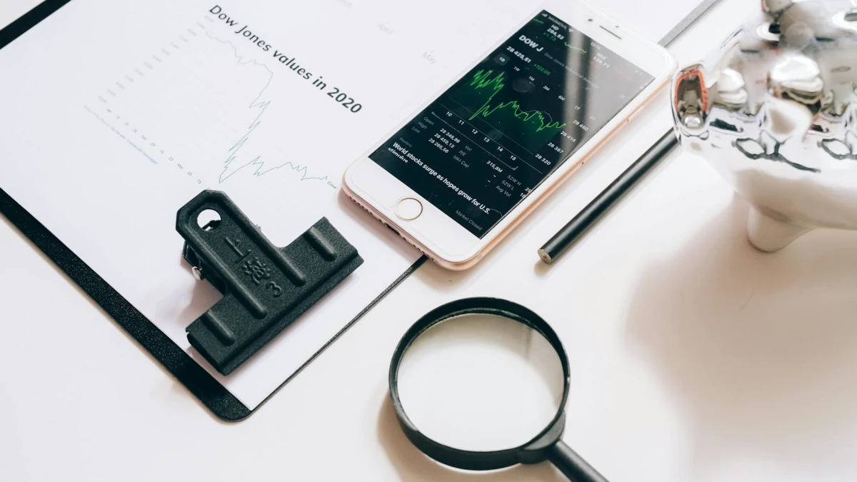 Dow Futures Gain While Oil Prices Decline Ahead of Fed Decision and Earnings Reports