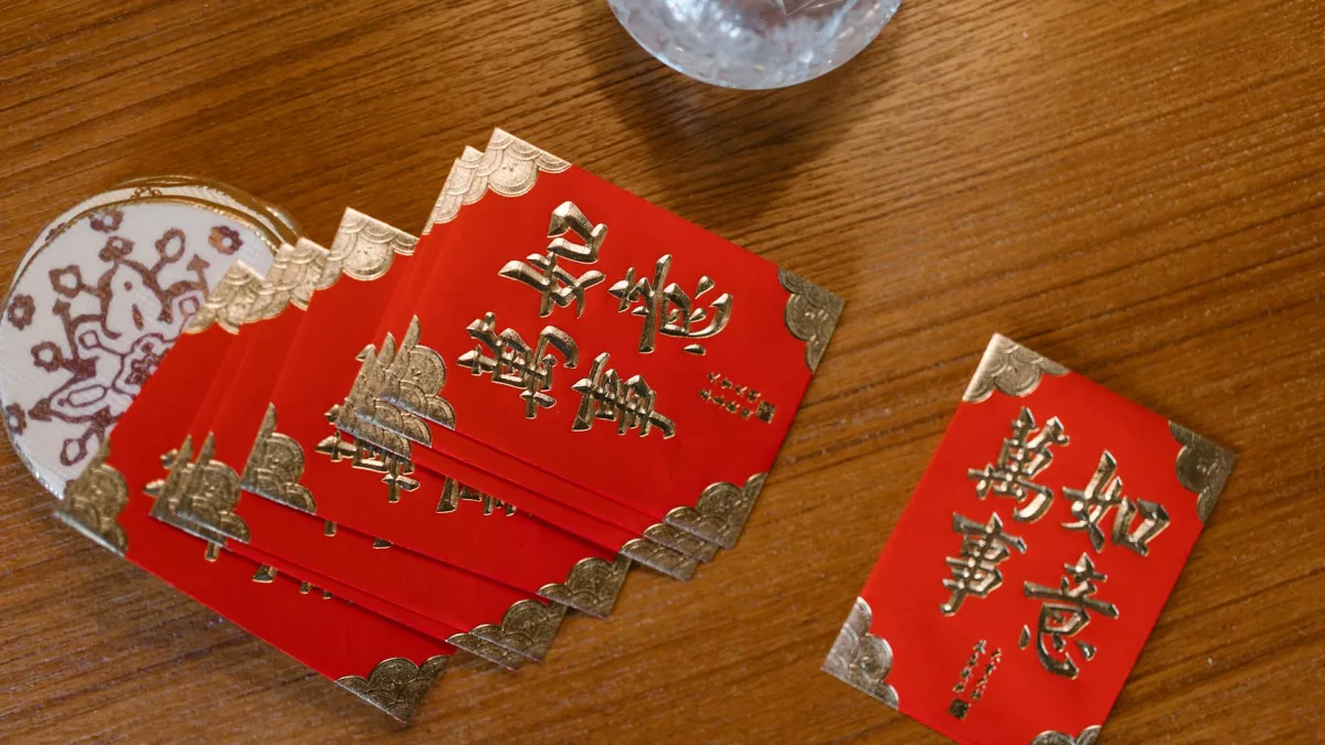 Gold Prices Experience 14-Year Record Weekly Drop Amid Iran Conflict