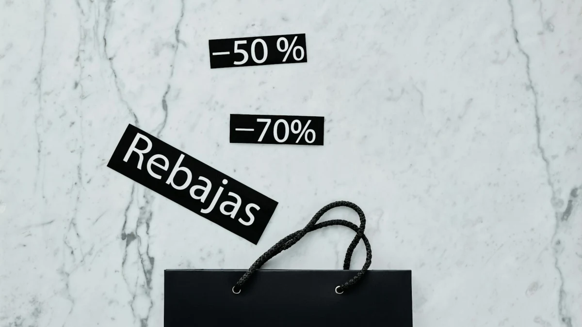 Gold Prices Decline: Potential Long-Term Accumulation Opportunity Ahead