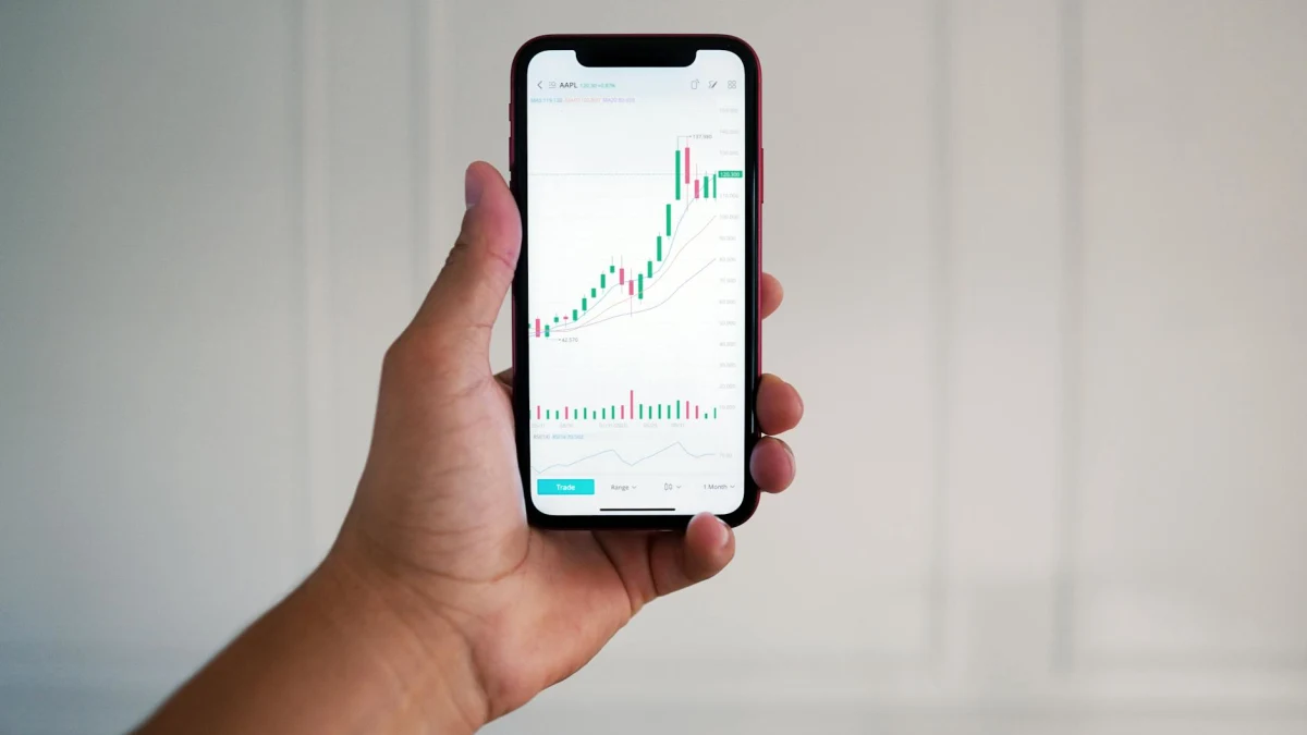 Estee Lauder Stock Declines Amid Reported Merger Talks with Puig