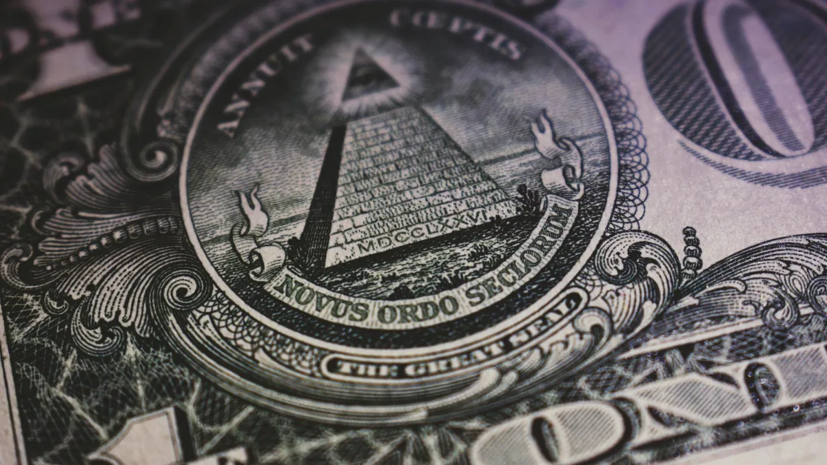 Treasury Yields Decline as Dollar Experiences Daily Drop