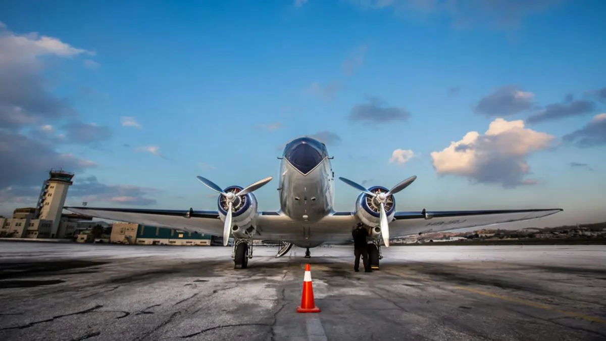 Two Pilots Killed in Air Canada Express Crash at LaGuardia Airport