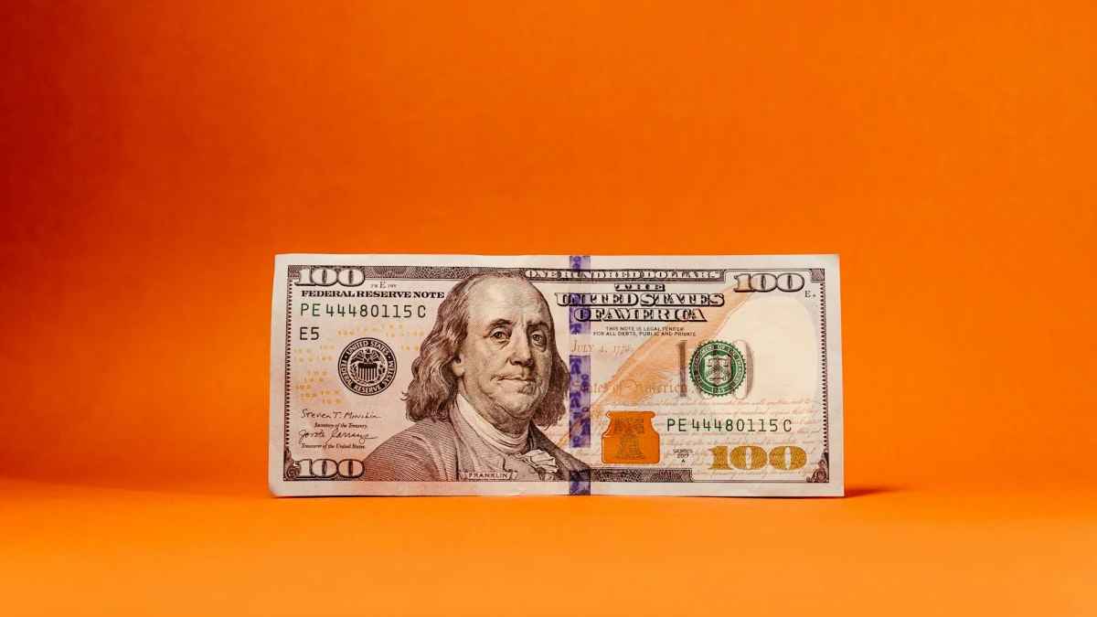 Brent Crude Oil Surges 4% Above $100 Amid US-Iran Tensions