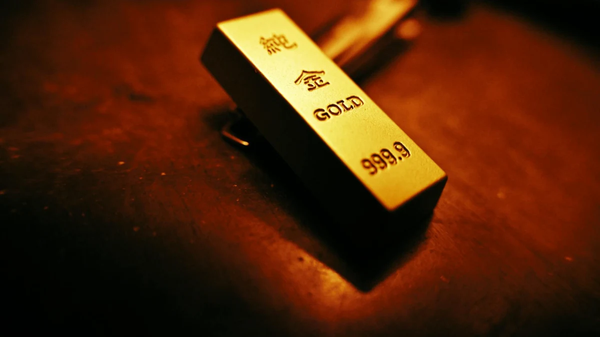 Wells Fargo Adjusts Gold Price Target for 2026