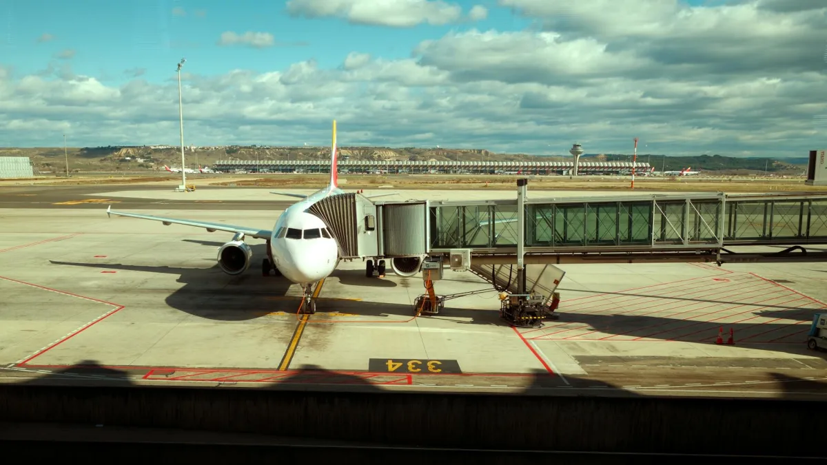 US Airport Lines Increase as Travelers Choose Alternatives to Flying