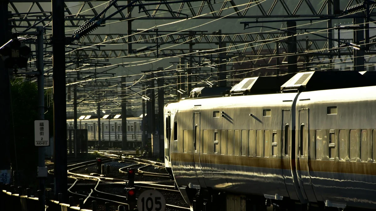 Seattle Light Rail Connection Opens After Nearly 20 Years; Boosts Regional Transit
