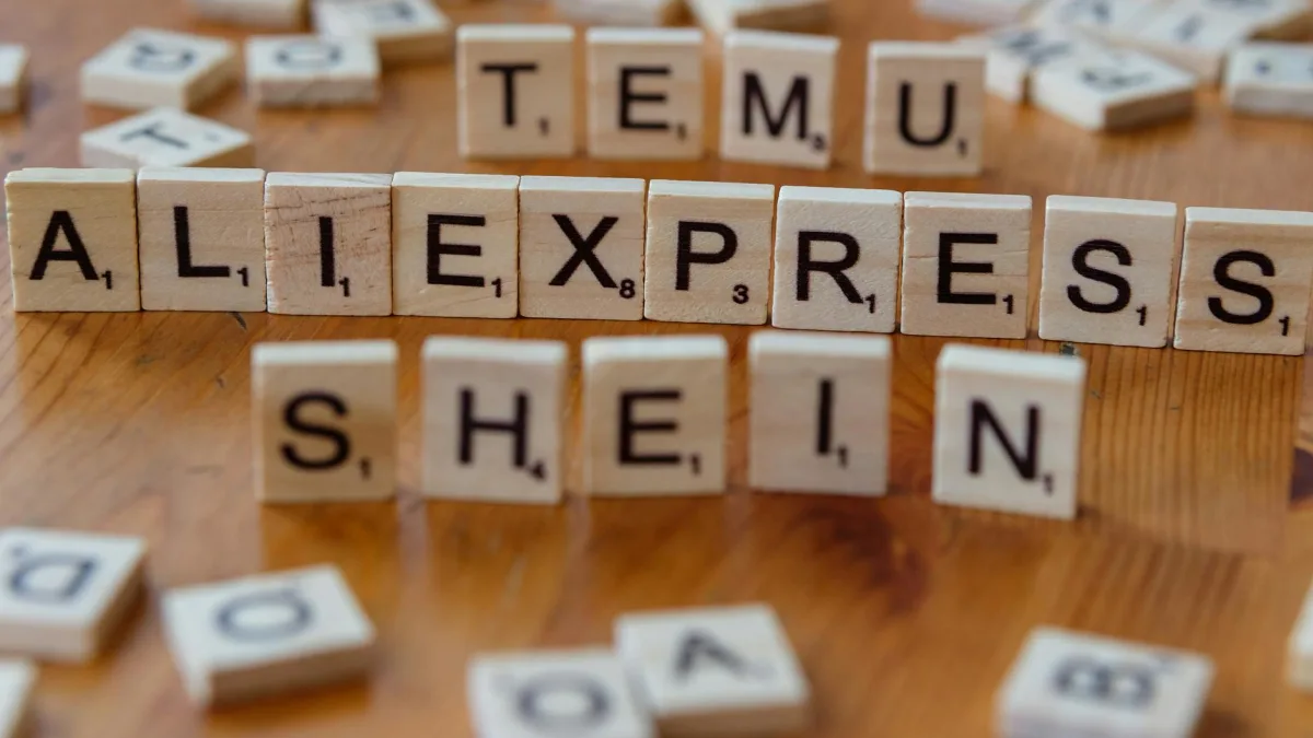 Dow Enters Correction, S&P Endures Longest Weekly Drop in Four Years