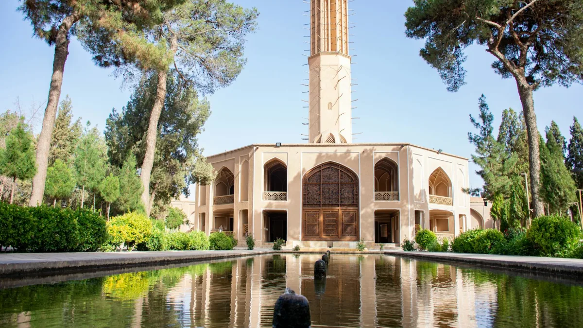 Alba Confirms Iranian Attack Amid 19% Production Cut, Aluminum Prices Surge 4.3%