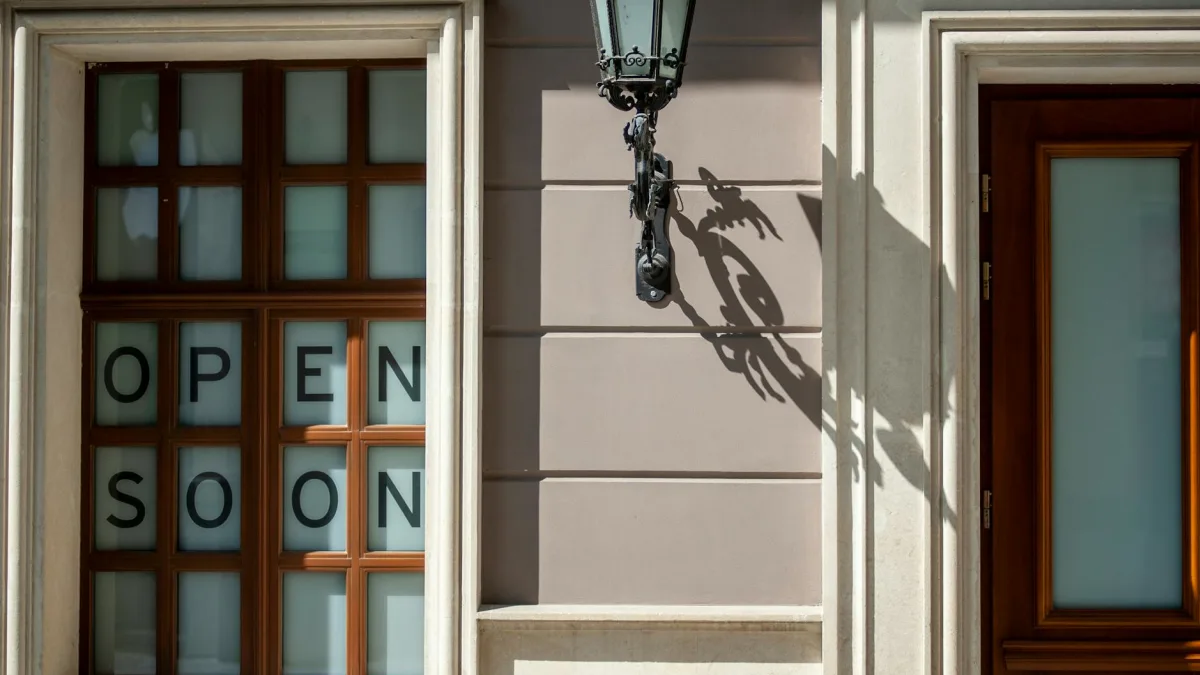 Markets React to Trump’s Delayed Strikes on Iran Amid Tensions