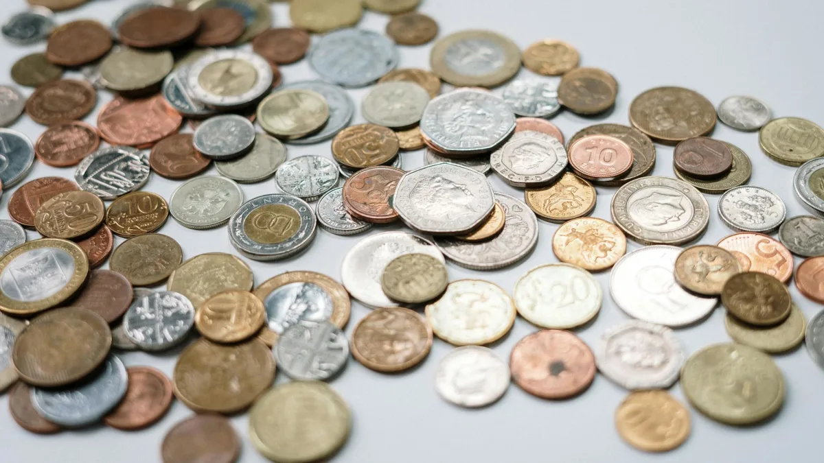 RBI Introduces Curbs on Dollar Bets Amid Rising Intervention Costs