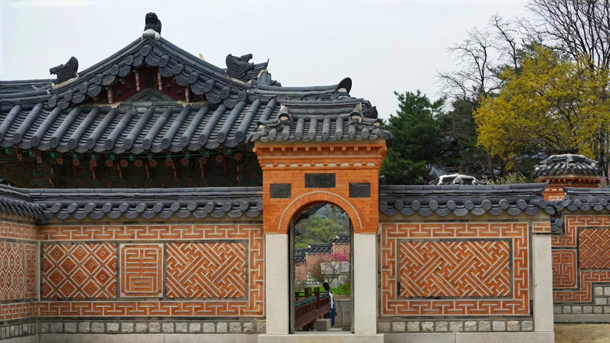 Warren Buffett's Commitment to Gates Foundation Remains Uncertain