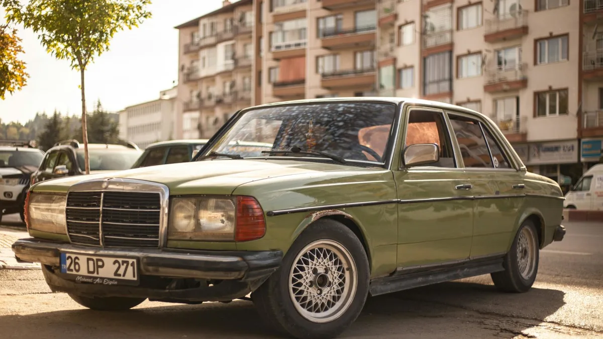 Mercedes-Benz (MBLY) sets 2026 U.S. sales goal of 400,000 cars