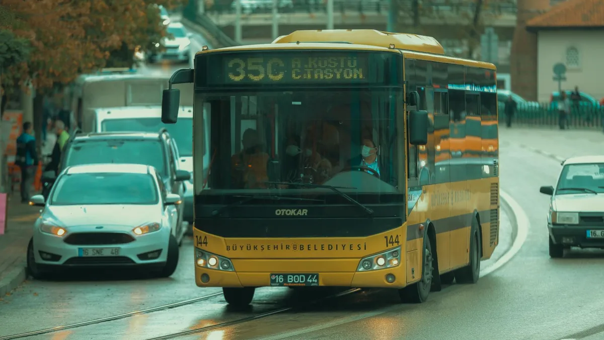 Dow (DJIA) Gains 450 Points on Hopes for Quick End to Iran War