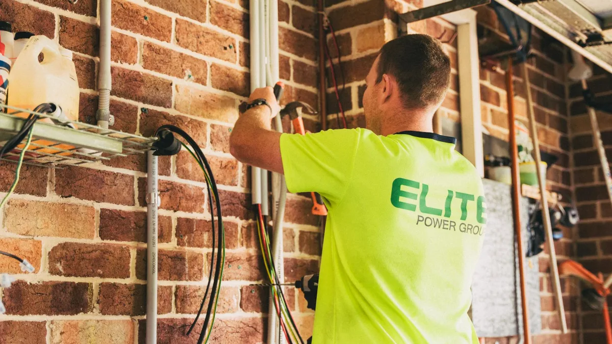 Data Center Electricians Under 30 Earn $260K Without Degree