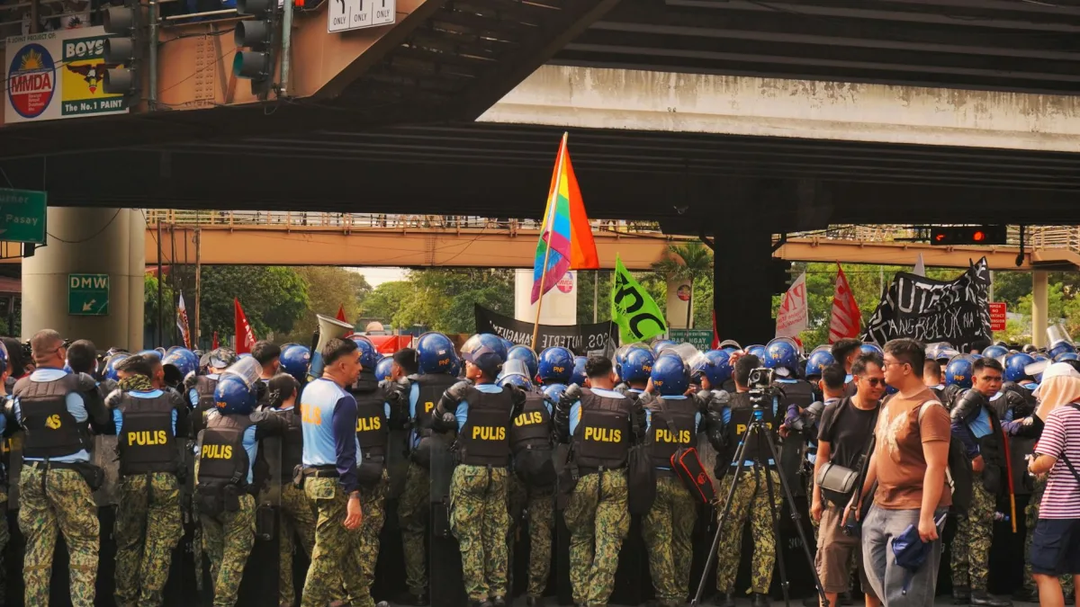 Iran Executes Two Linked to Opposition Group Amid Heightened Tensions