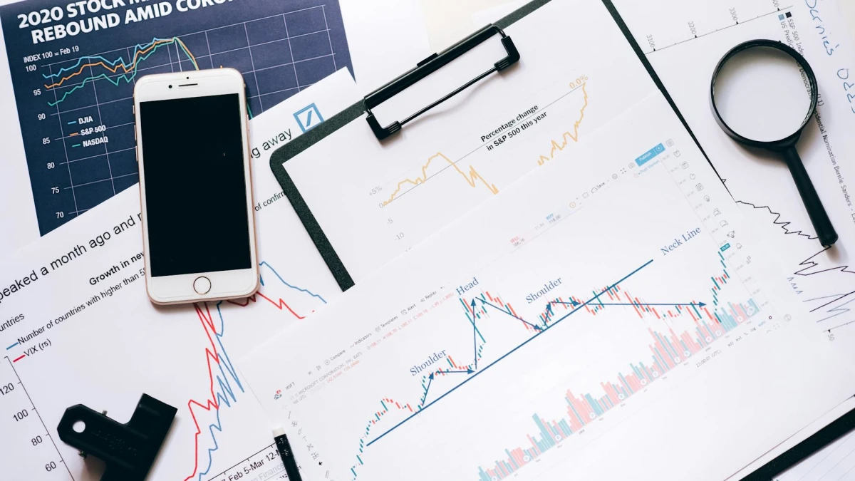 S&P 500 (^GSPC) down 4%, analysts anticipate market recovery