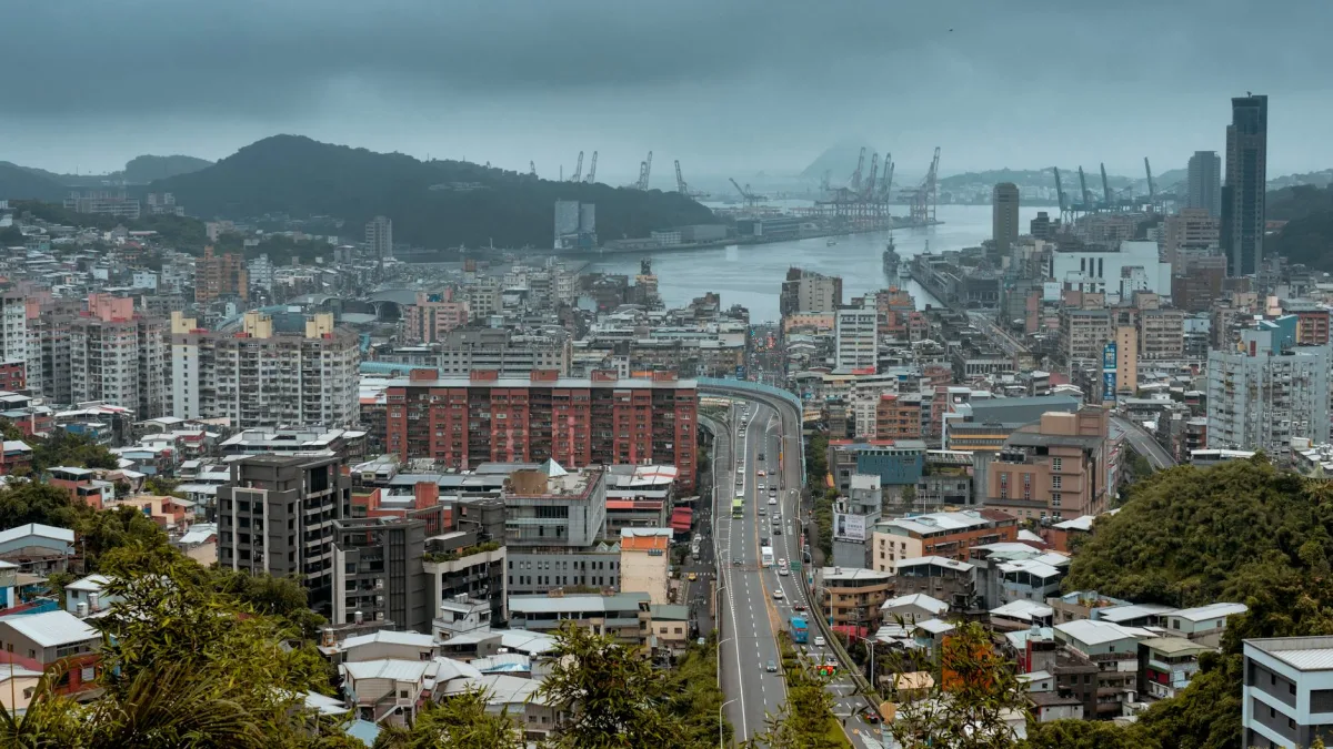 Senator Urges Taiwan Parliament on Defence Spending Plan