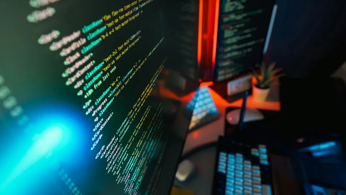 Tech Stocks Divergence: Software ETFs Fall Over 4% Amid Hardware Gains