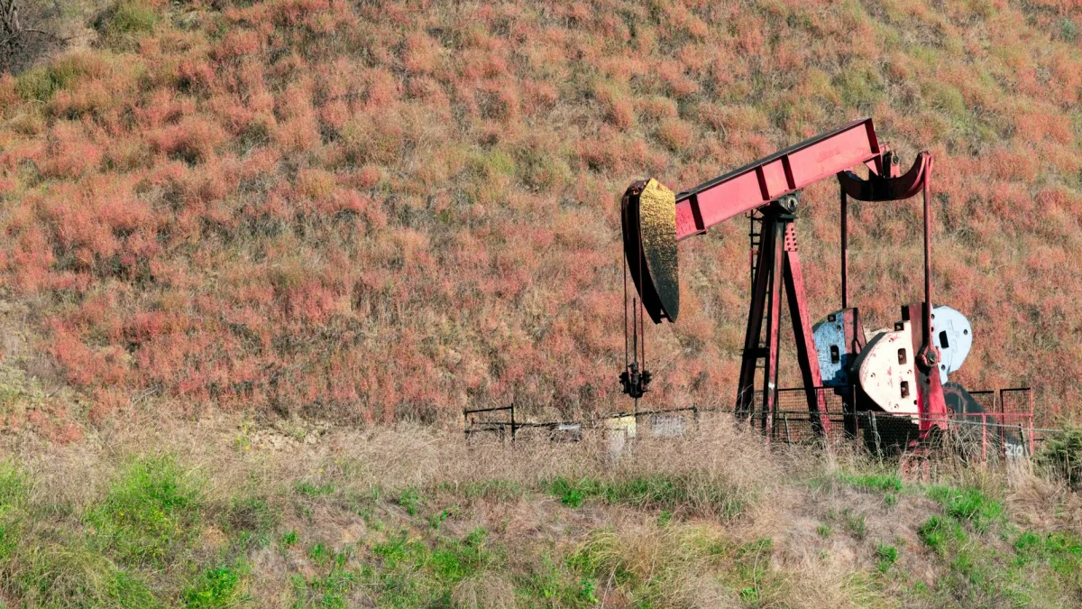 Oil Prices Rise 0.7% Amid U.S.-Iran Tensions and Supply Constraints