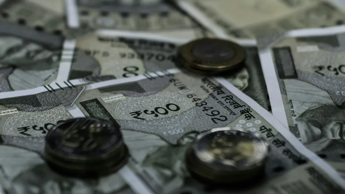 India's Currency Clampdown Risks Backfire Amid Economic Pressures