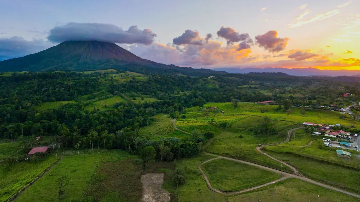 Costa Rica Receives First Group of Migrants Under Agreement