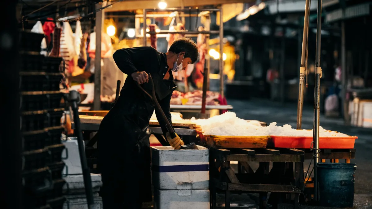 China's Economy Grows 5% in Q1 Amid Consumer Pullback