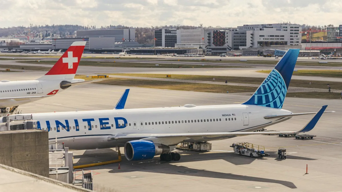 United (UAL) Flight Diverts to Pittsburgh Due to Security Concern