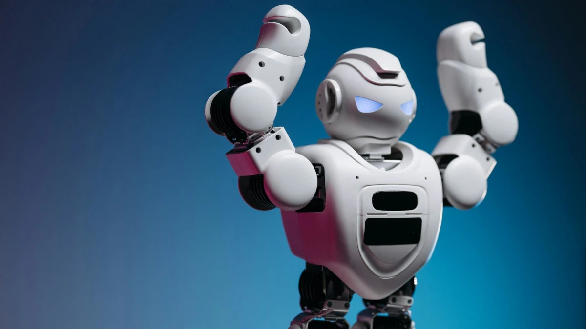 Honor's Humanoid Robot Breaks Half Marathon Record in Beijing