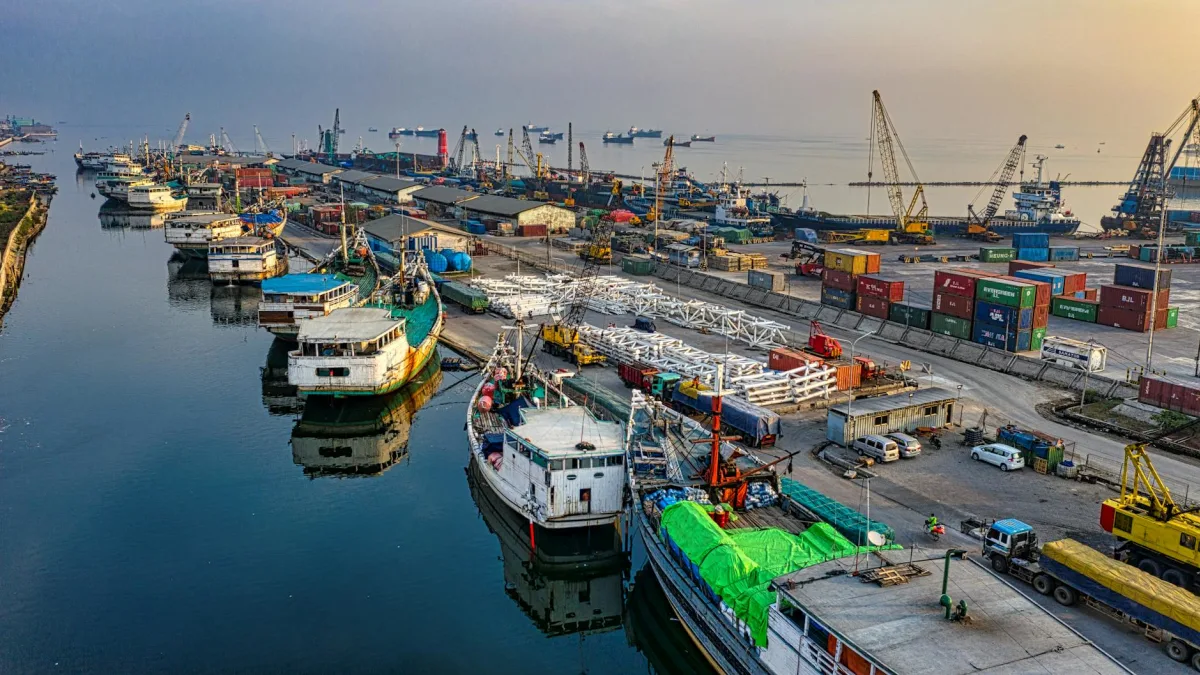 Ukrainian Drone Attack Reports One Fatality at Tuapse Port