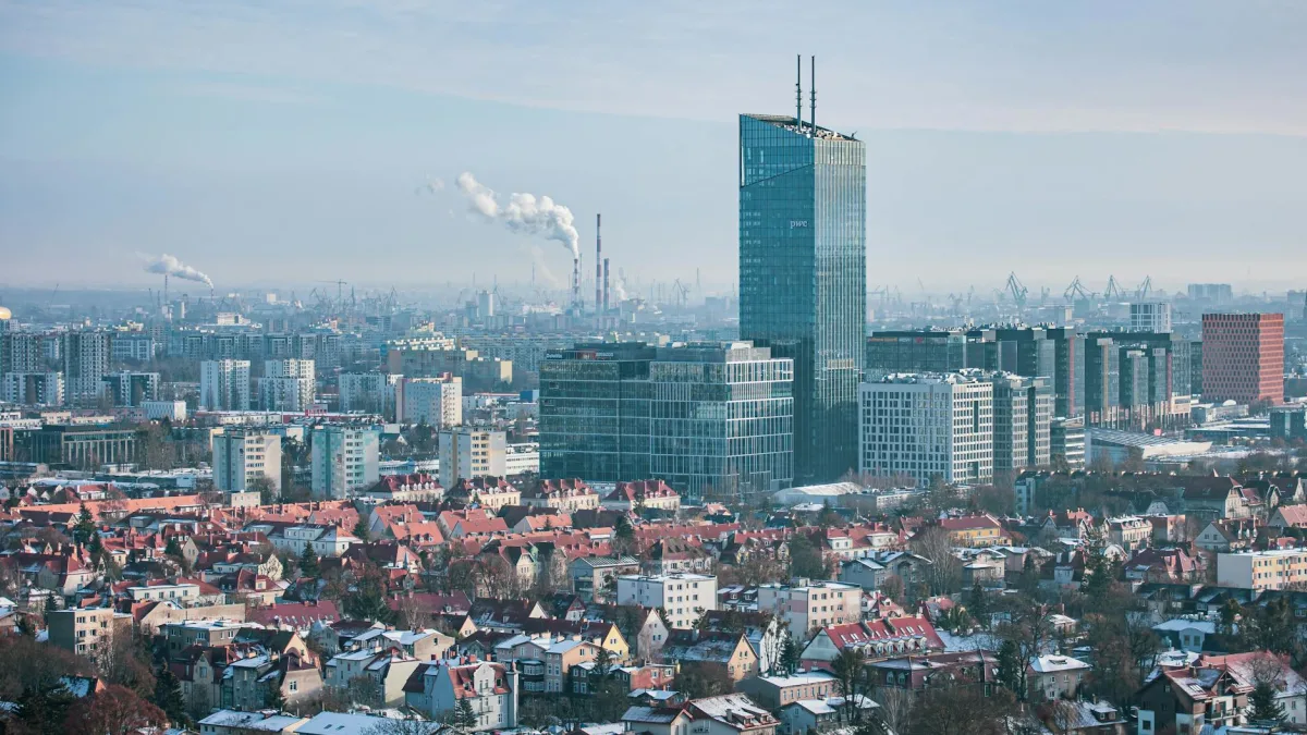 Poland's Industrial Output Rises 9.4% in March, Exceeds Forecasts