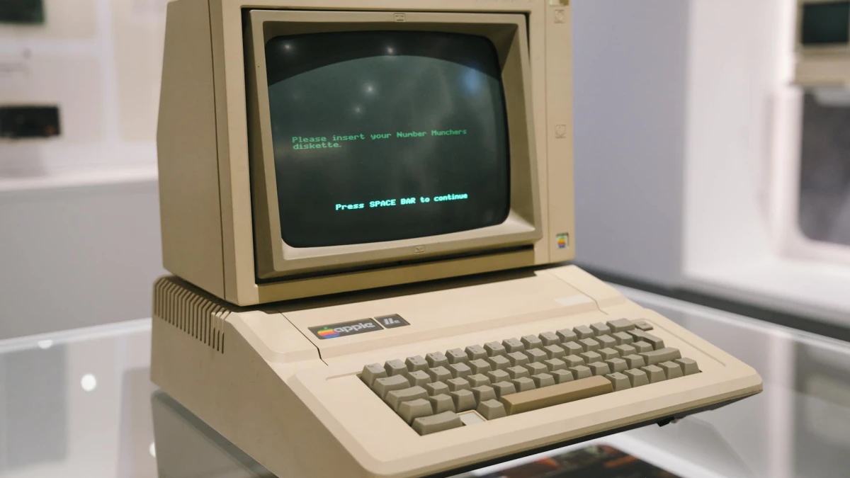 Apple (AAPL) CEO Transition: Tim Cook to John Ternus Change Announced