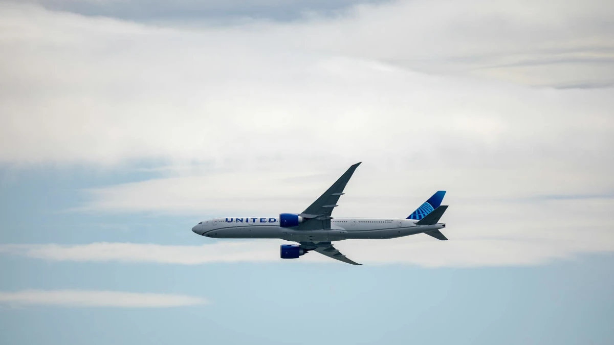 United Airlines (UAL) Lowers 2026 Adjusted Earnings to $7-$11