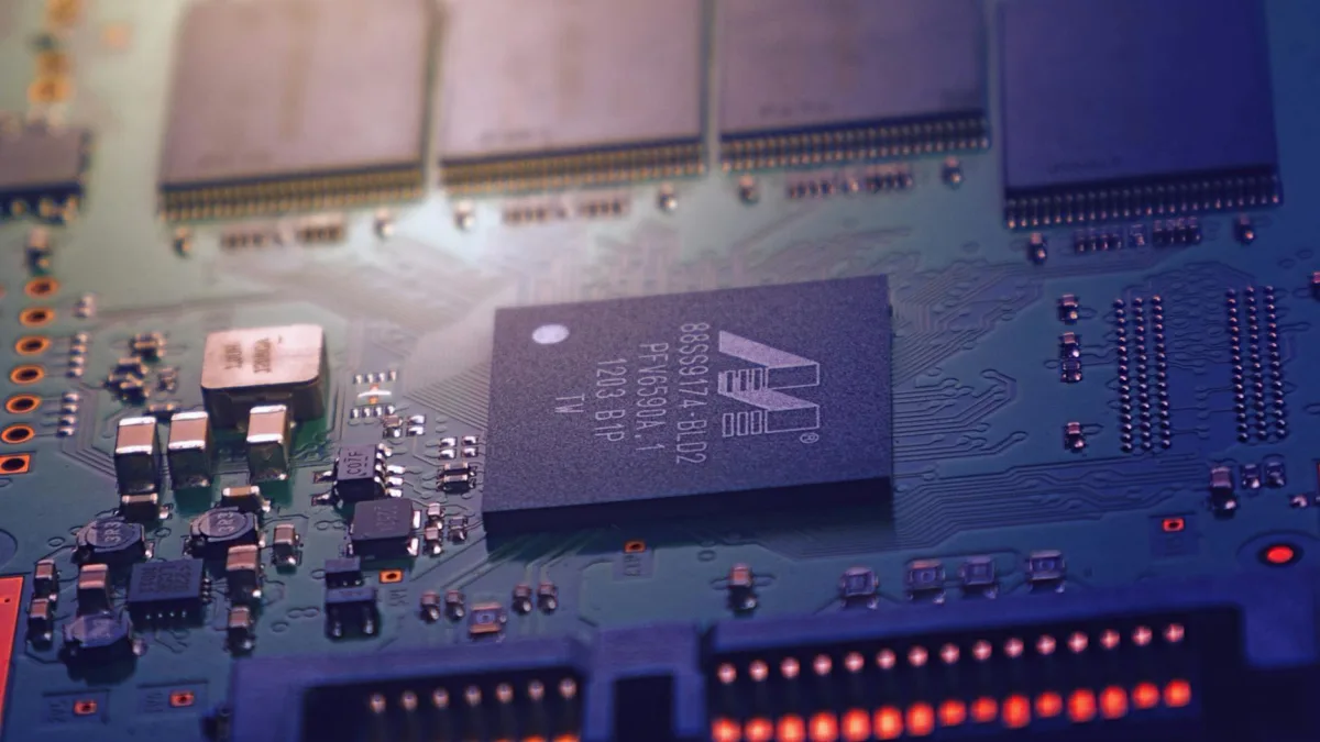 Apple (AAPL) Names Johny Srouji Chief Hardware Engineer Amid Chip Strategy