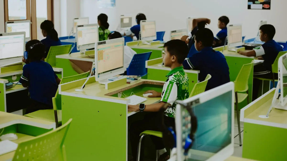 Los Angeles Schools Limit Classroom Screen Time for Students