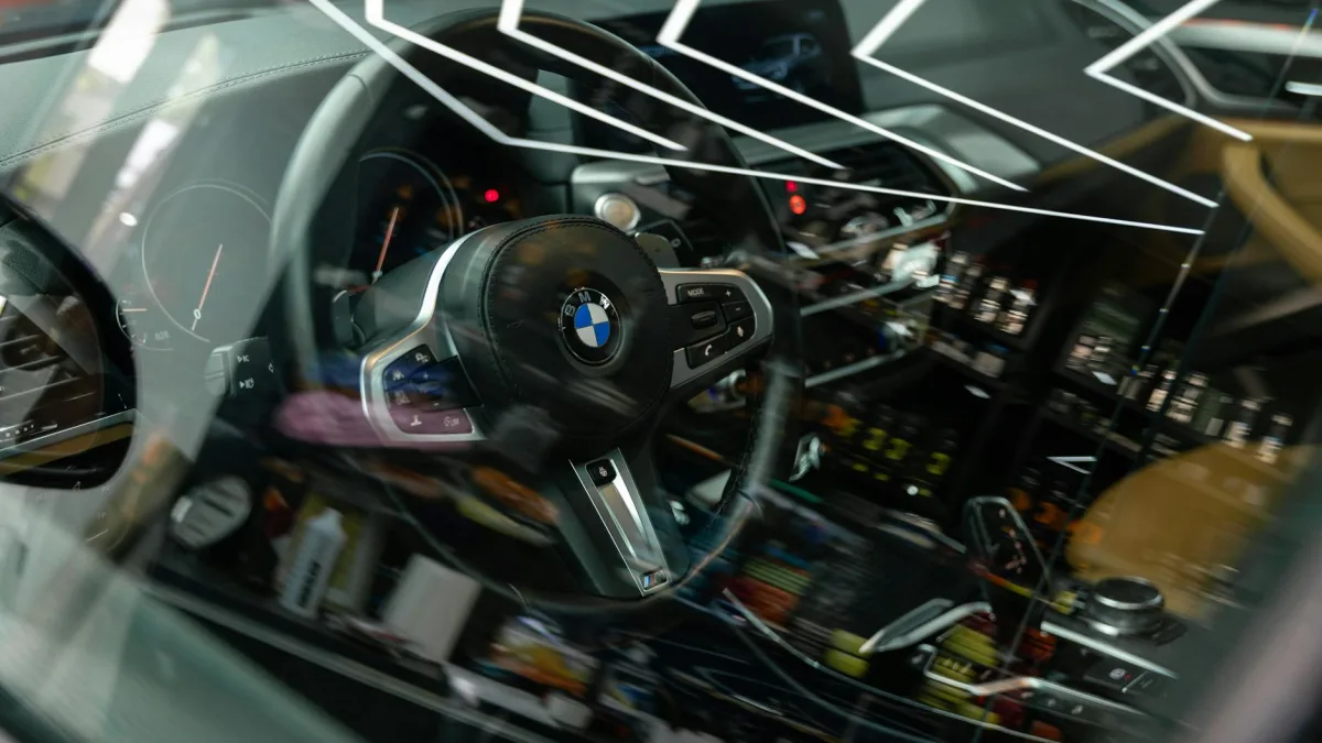 Cadillac (GM) Launches VISTIQ SUV with Driver-Assistance Technology