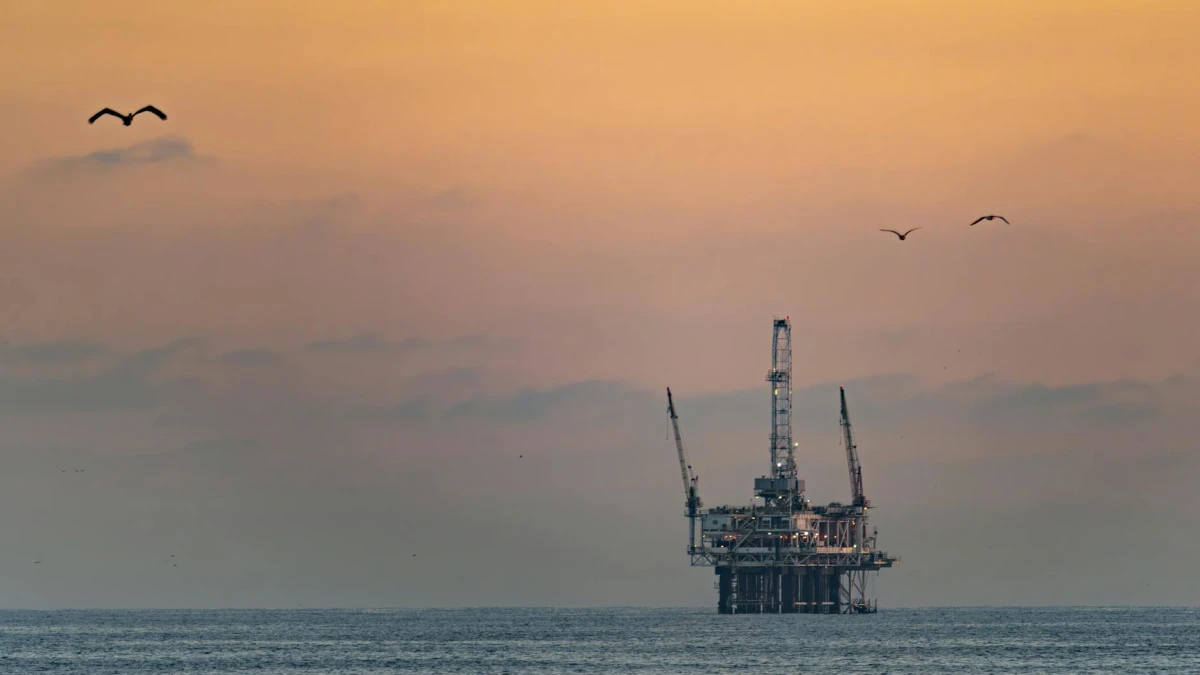 Oil Prices Climb Over 2.5% Amid Supply Concerns