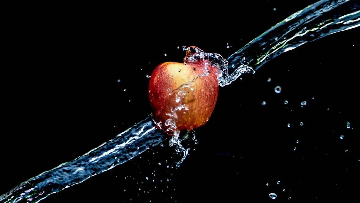 S&P 500 Hits Record on Oil Drop and Apple (AAPL) Shares Surge