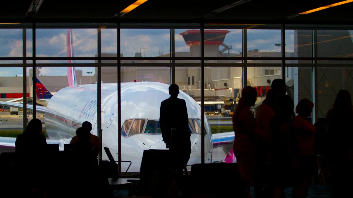 Spirit Airlines (SAVE) Cancels All Flights Amid Business Shutdown