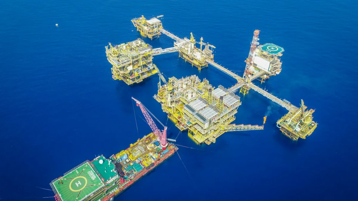 OPEC+ Agrees Third Oil Output Quota Increase Amid Hormuz Closure