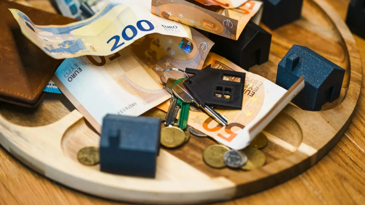 Alphabet (GOOGL) Raises $3.5 Billion in Euro Bond Market Offering