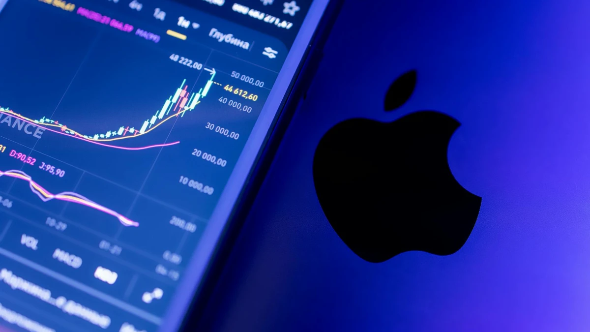 Apple (AAPL) iPhone 17 Leads Market with $60B Sales, 22% Growth