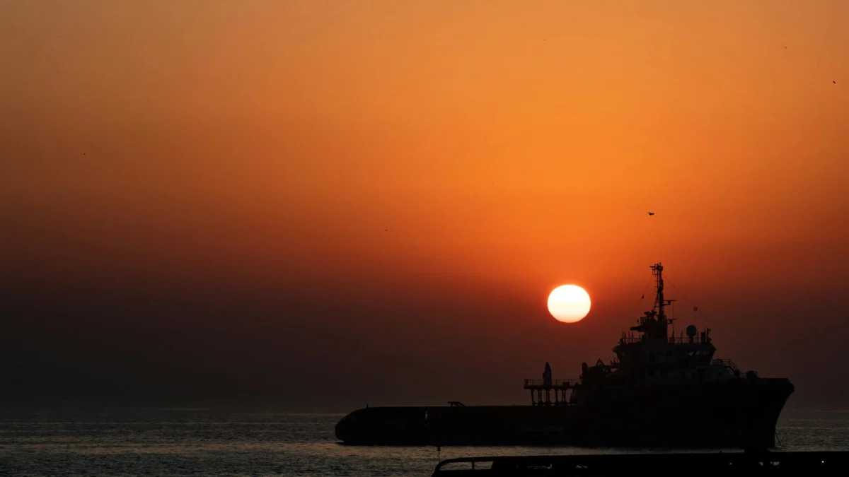US Pauses 'Project Freedom' Amidst Hormuz Clashes
