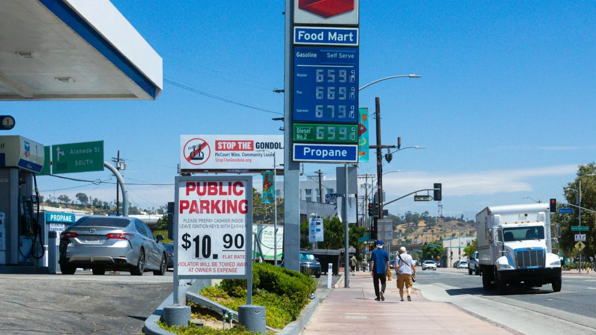 Fed Reports Low-Income Americans Cut Gas Spending Amid Price Surge