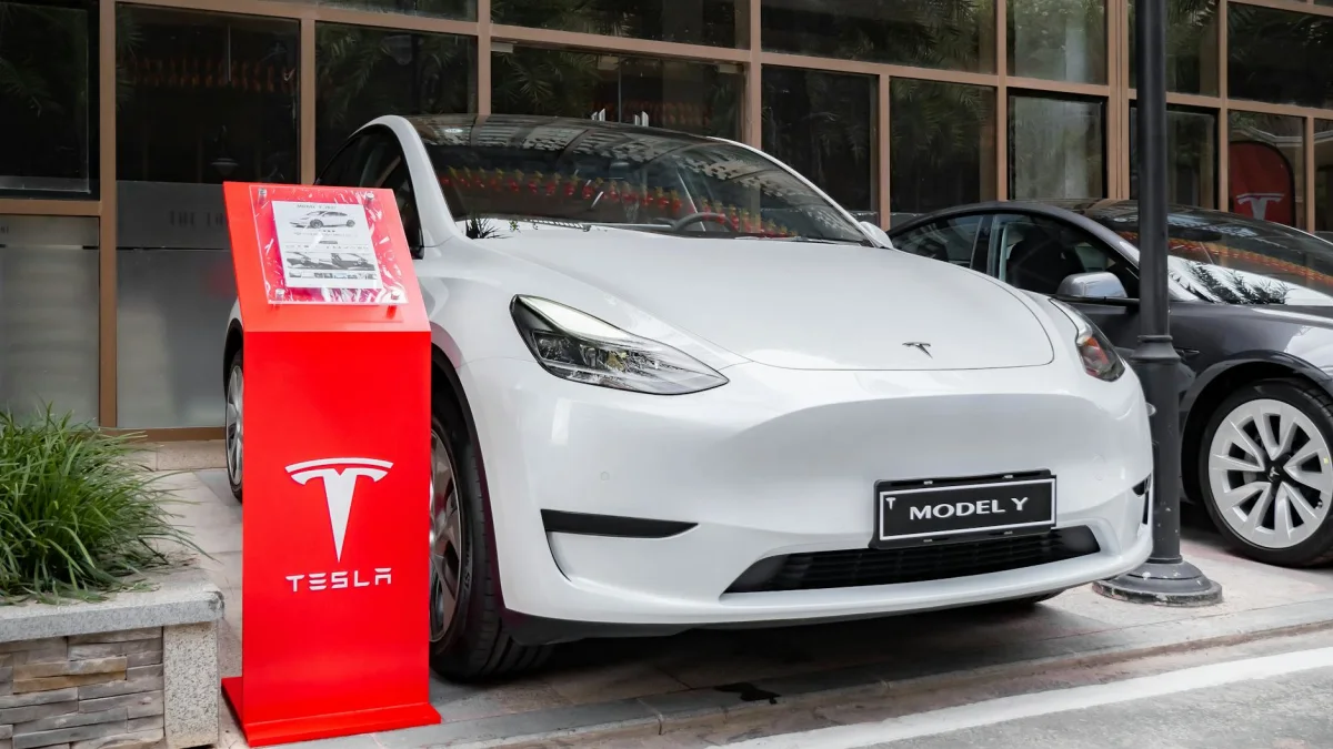 Tesla (TSLA) and Apple (AAPL) CEOs to Join Trump in Xi Summit