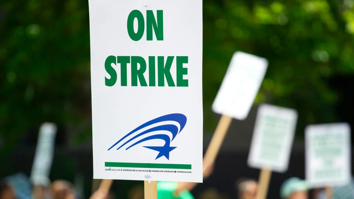 Samsung (005930) Shares Slip Amid Labor Strike Talks