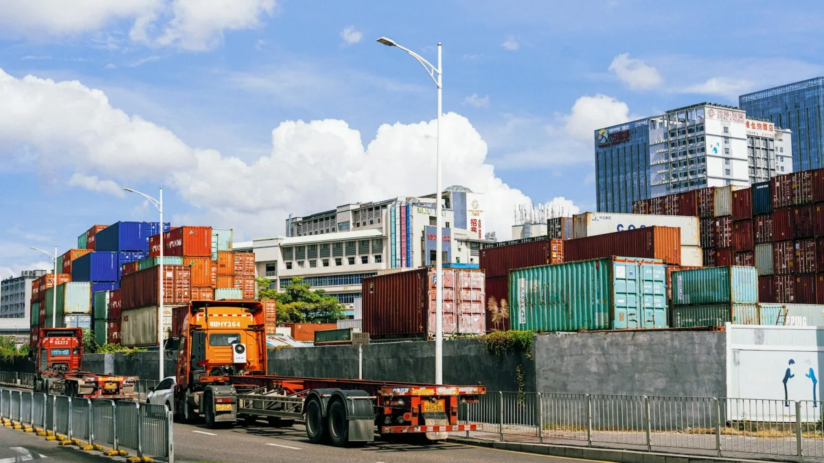 Chinese Exporters Face Supply Chain Disruptions Amid Iran Conflict
