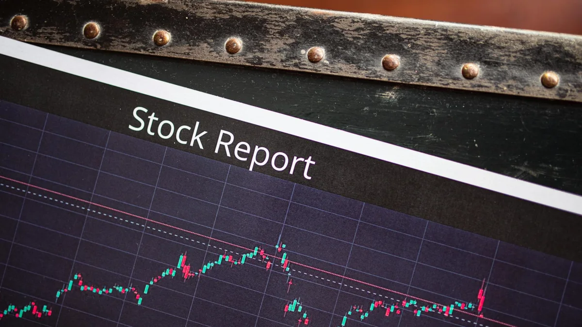 Cummins (CMI) EVP Sells $451,685 in Stock Holdings