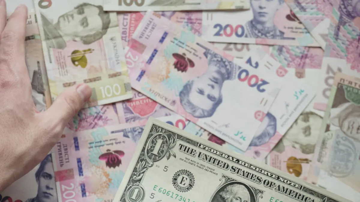 Dollar Strengthens with Fed Rate Hike Odds Increasing